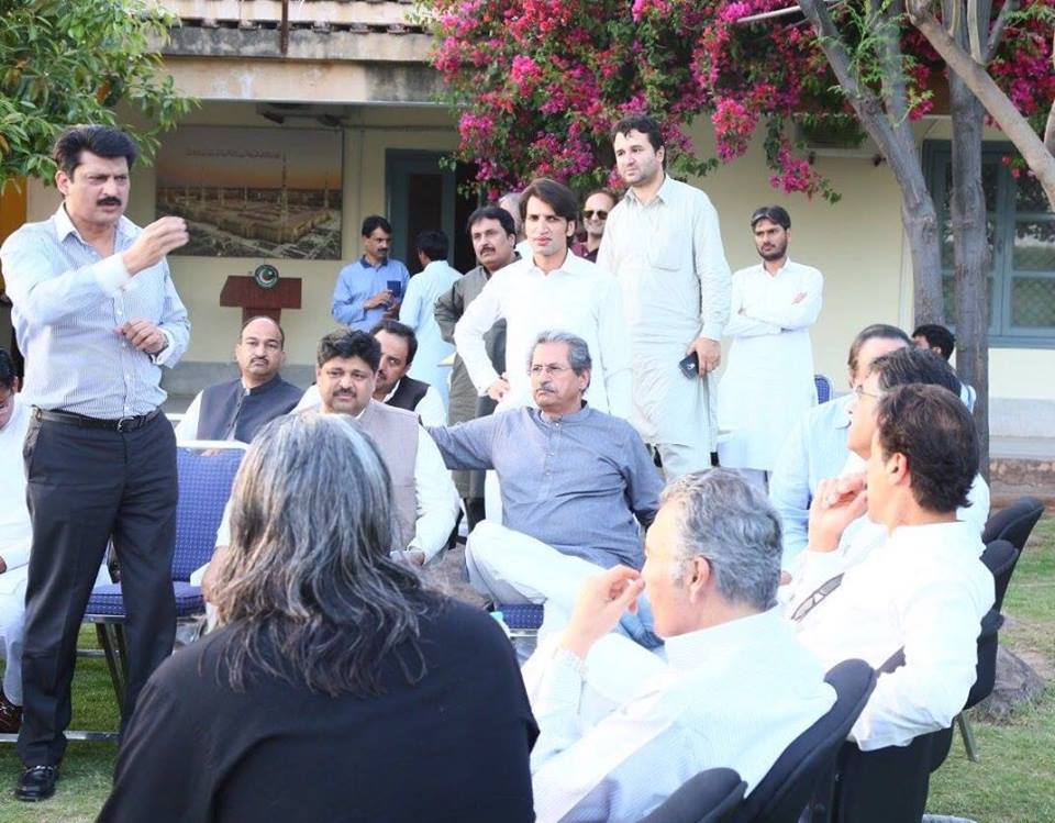 Dr Shahzad Waseem in a meeting Presided by Chairman PTI Imran Khan with ‪20th Foundation Day‬ Jalsa Committee at Bani gala