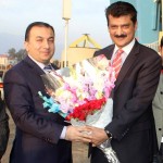 Dr Shahzad Waseem President IBSA presenting bouquet to Chief guest H.E. Mr. Dashgin Shikarov.